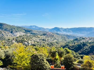 Appartement - 150 m² - 3 pièces