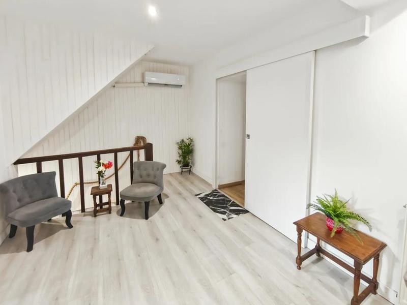 Maison - 180 m² - 7 pièces