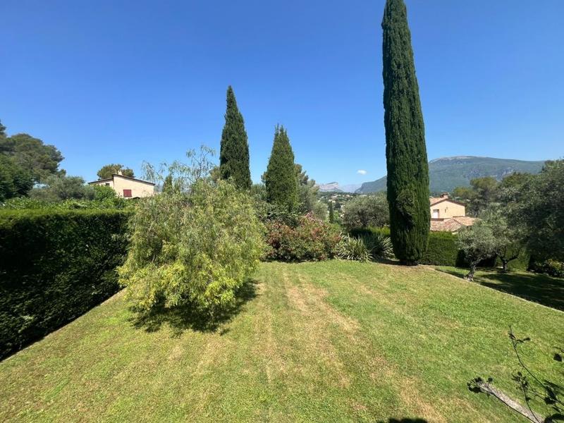 Propriété - 256 m² - 7 pièces