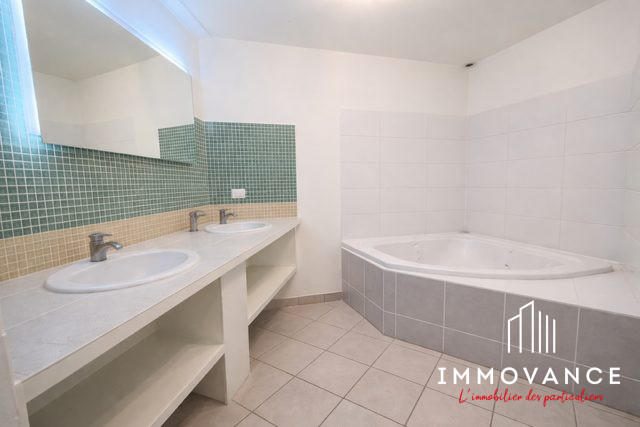 Appartement - 106 m² - 3 pièces