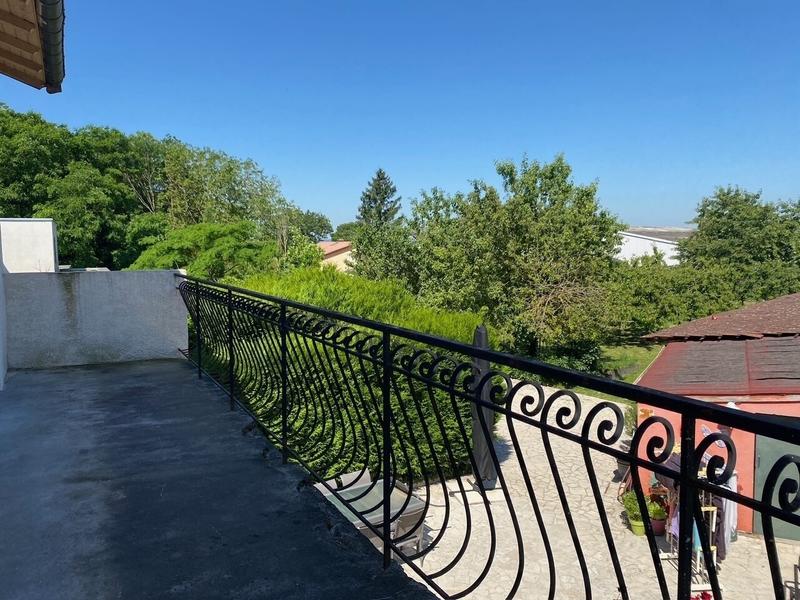 Maison - 219 m² - 9 pièces