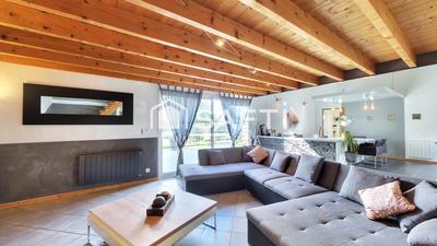 Maison - 210 m² - 6 pièces