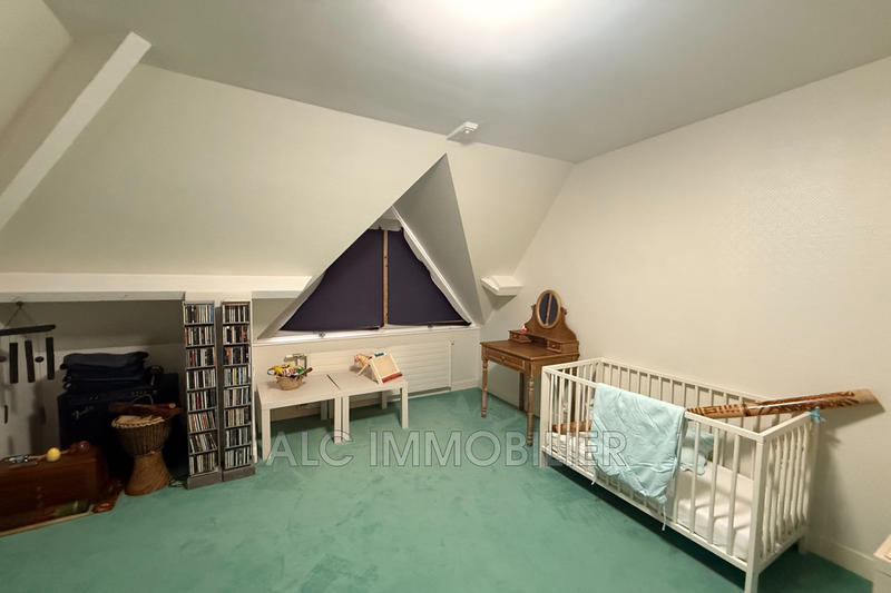 Maison - 250 m² - 10 pièces