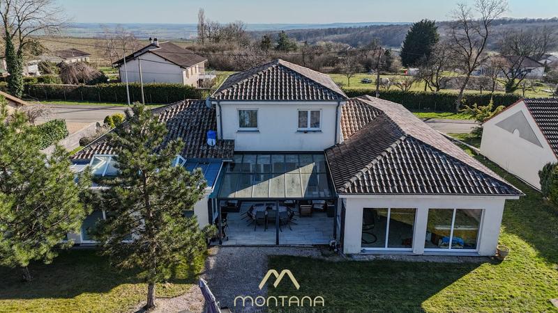 Maison - 260 m² - 5 pièces