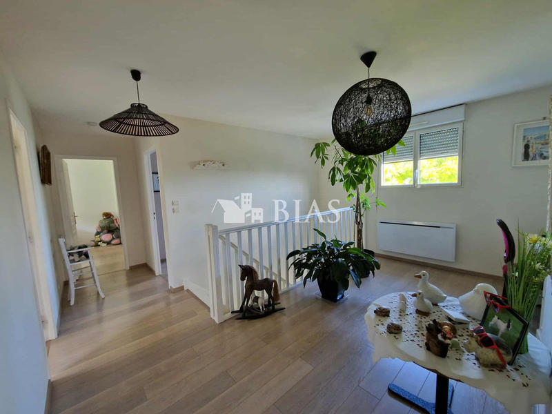 Maison - 218 m² - 8 pièces