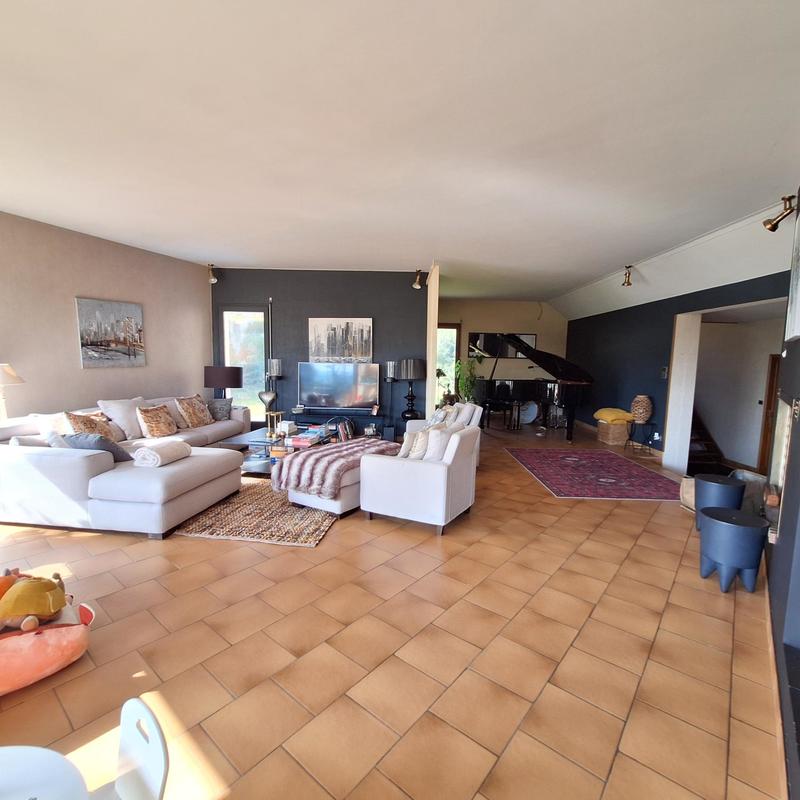 Maison - 262 m² - 7 pièces
