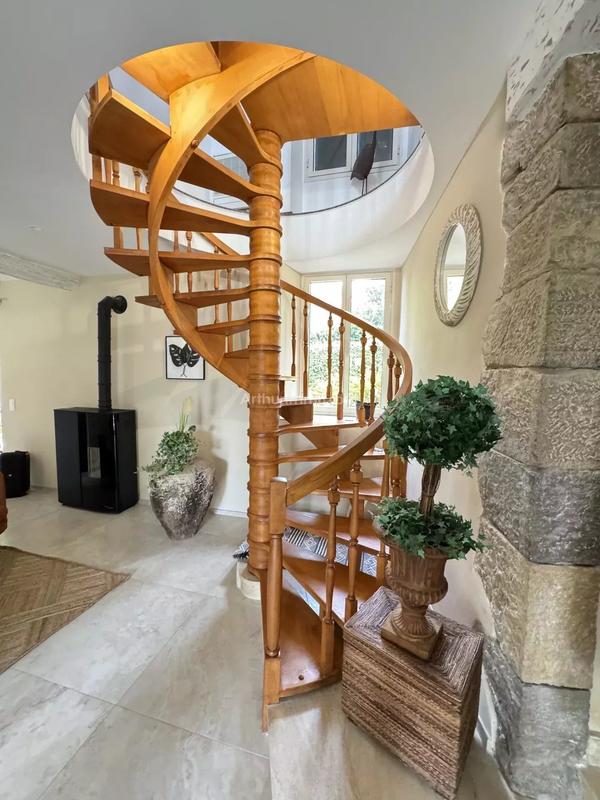 Maison - 230 m² - 8 pièces