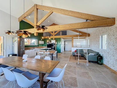 Maison - 210 m² - 9 pièces