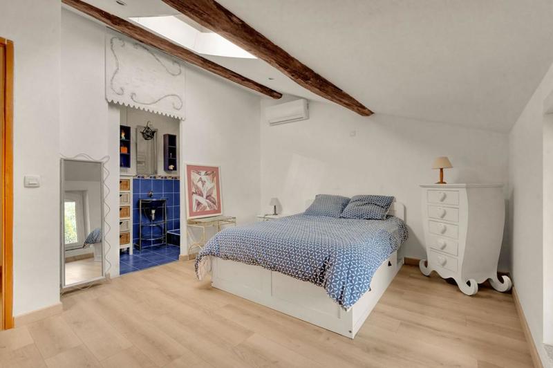 Maison - 300 m² - 11 pièces