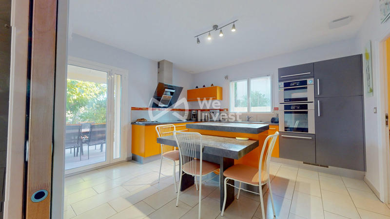 Maison - 234 m² - 7 pièces