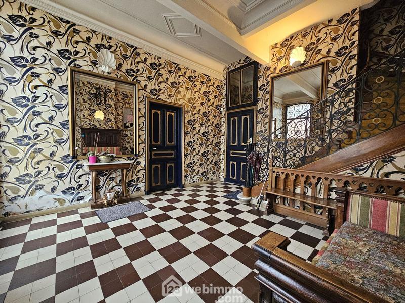 Maison - 353 m² - 9 pièces