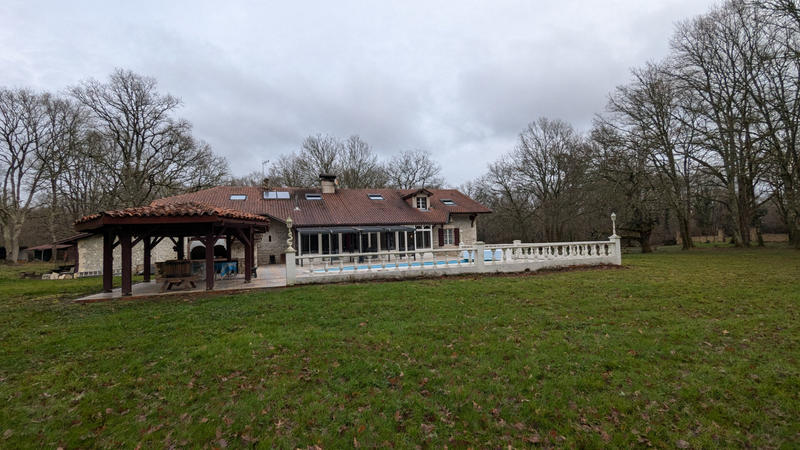 Maison - 373 m² - 12 pièces