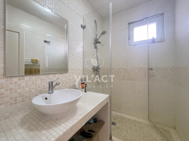 Maison - 330 m² - 9 pièces