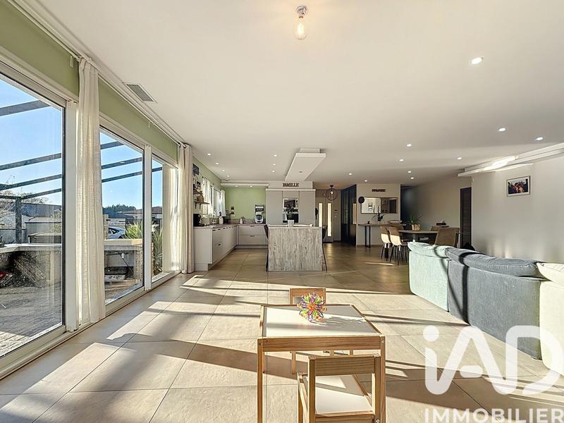 Maison - 200 m² - 8 pièces