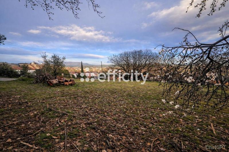 Terrain constructible - 907 m²