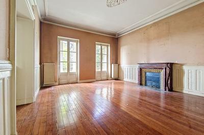 Maison - 300 m² - 6 pièces