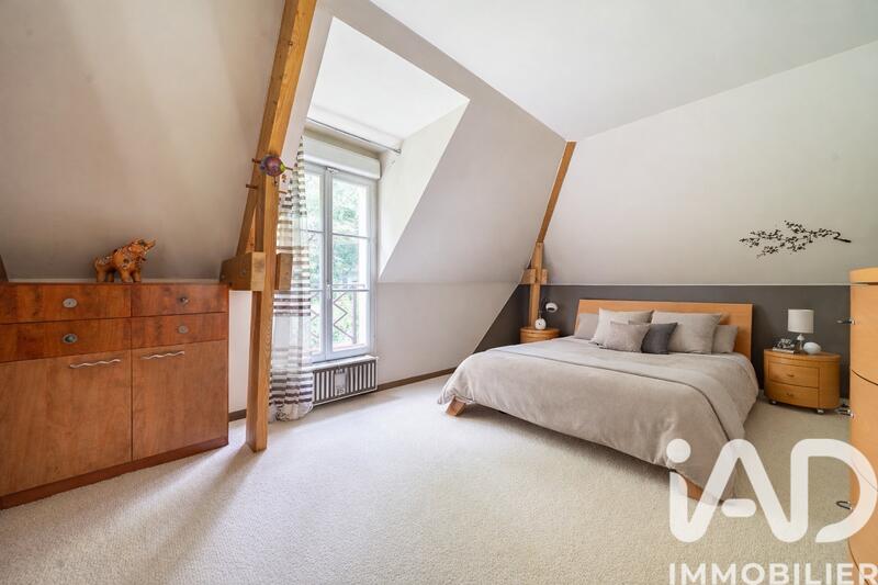 Maison - 180 m² - 9 pièces