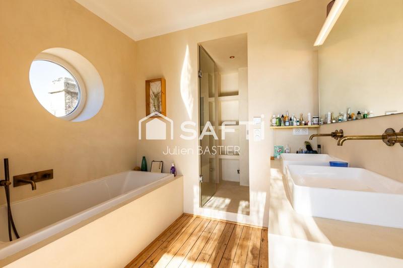 Maison - 320 m² - 11 pièces