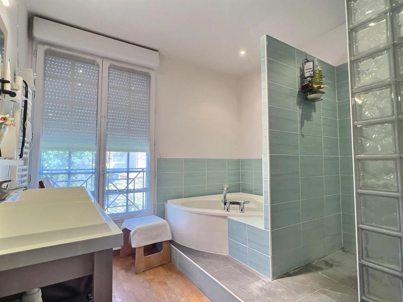 Maison - 240 m² - 10 pièces