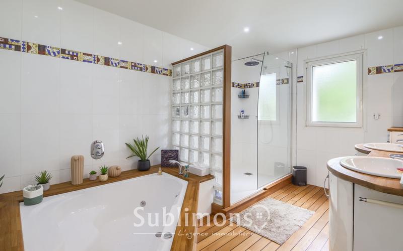 Maison contemporaine - 235 m² - 8 pièces