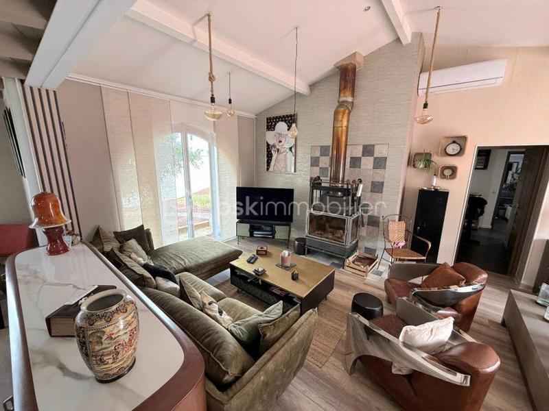 Maison - 200 m² - 6 pièces