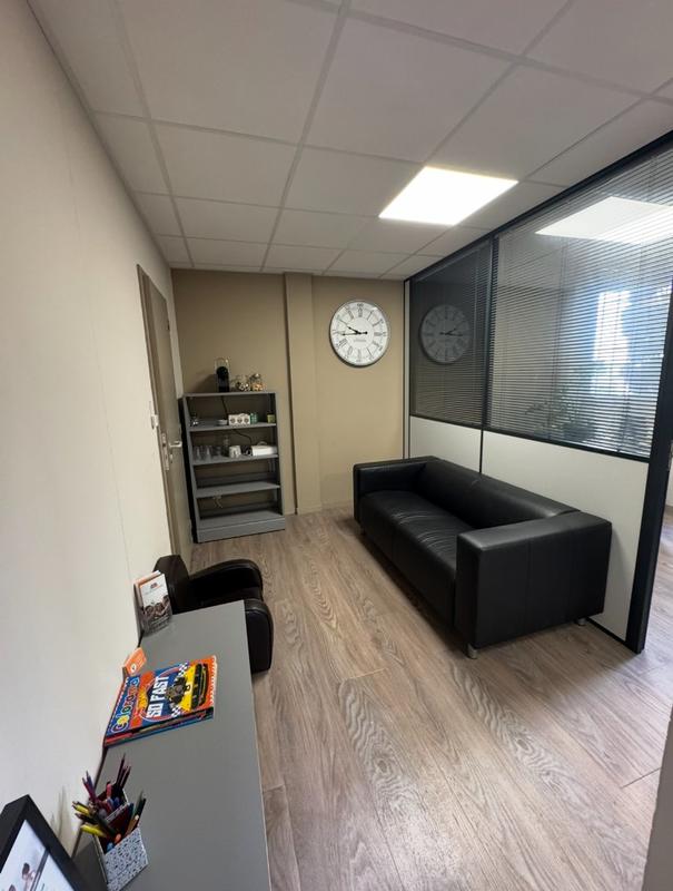 Bureau - 45 m² - 4 pièces