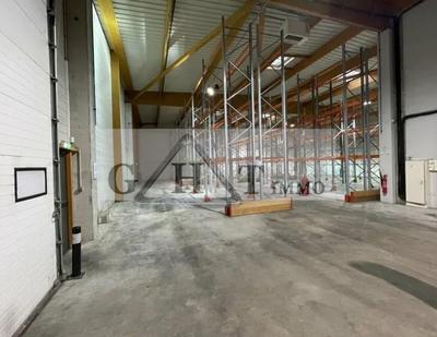 Entrepôt - 1 595 m²