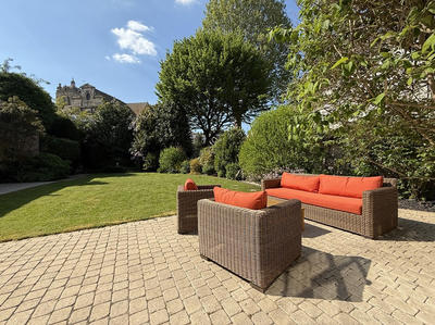 Maison - 270 m² - 9 pièces