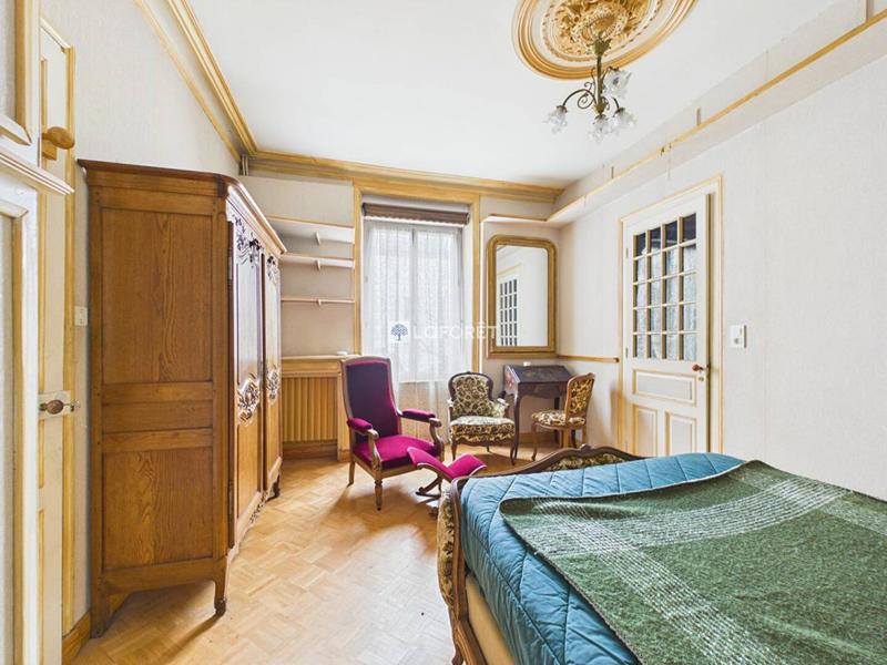 Maison - 208 m² - 10 pièces