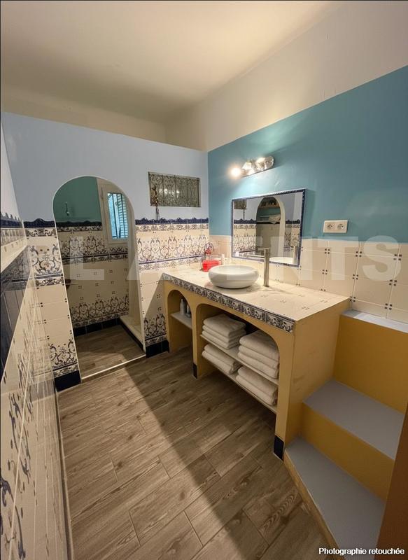 Maison traditionnelle - 220 m² - 12 pièces