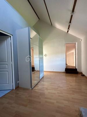 Maison traditionnelle - 180 m² - 8 pièces