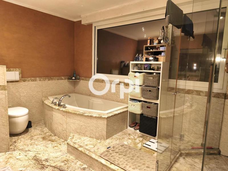 Maison - 210 m² - 6 pièces