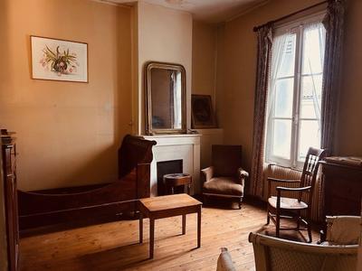 Maison ancienne - 184 m² - 8 pièces