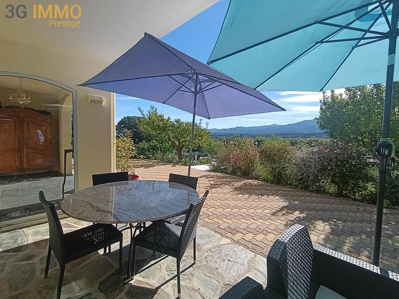 Villa - 247 m² - 8 pièces