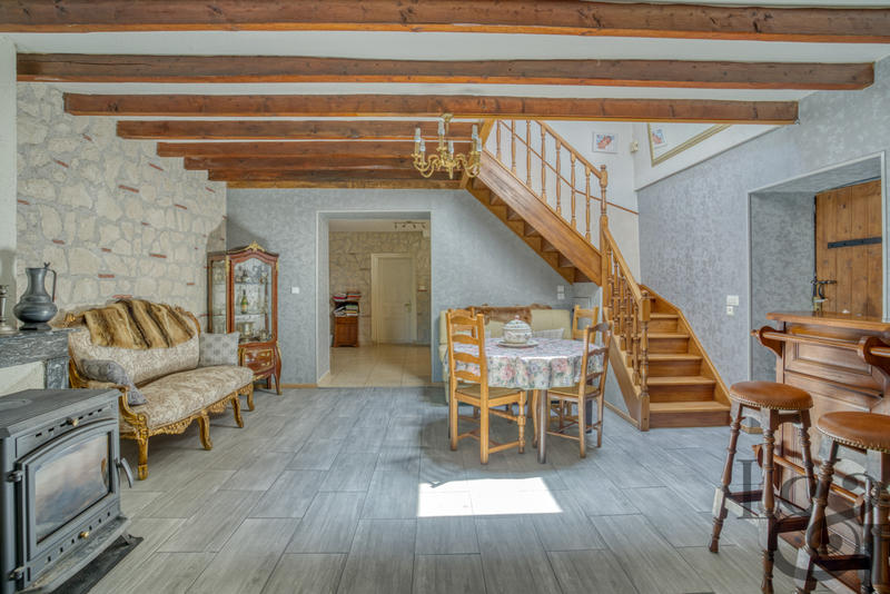 Maison - 218 m² - 6 pièces