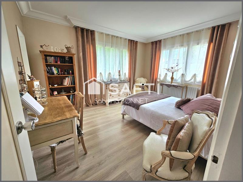 Maison - 212 m² - 7 pièces