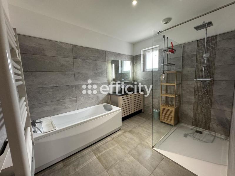 Maison - 153 m² - 9 pièces