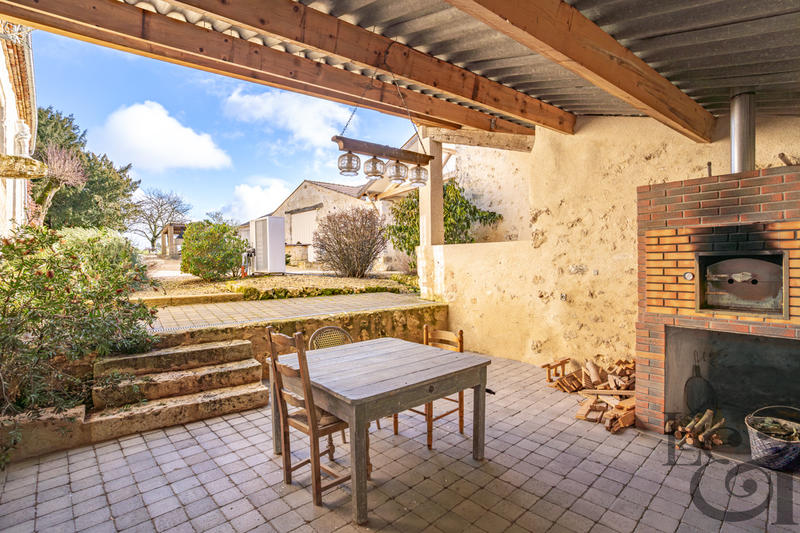 Maison - 334 m² - 10 pièces