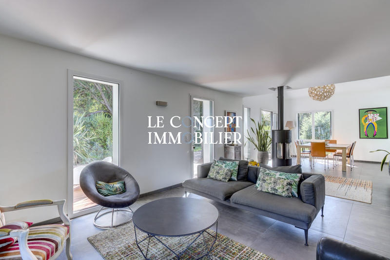 Villa - 215 m² - 8 pièces