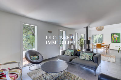 Villa - 215 m² - 8 pièces