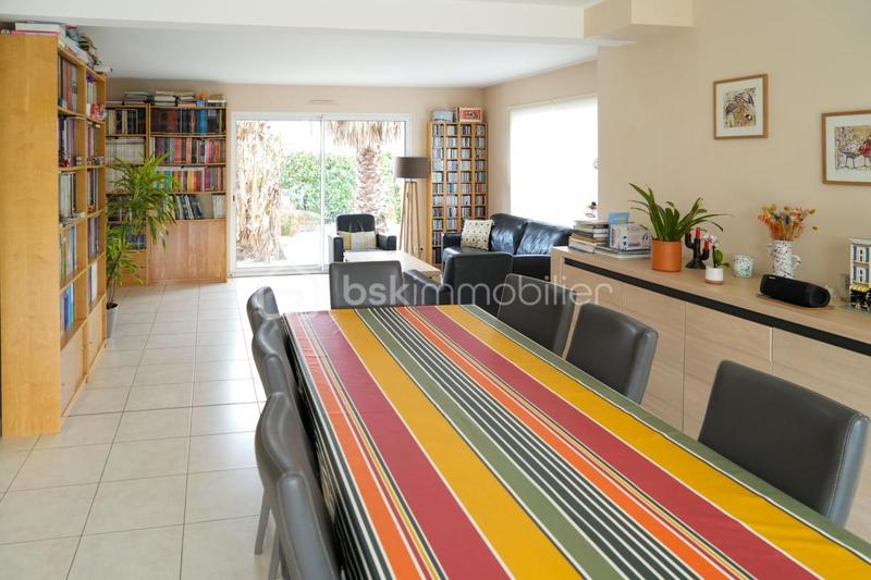 Maison - 230 m² - 9 pièces