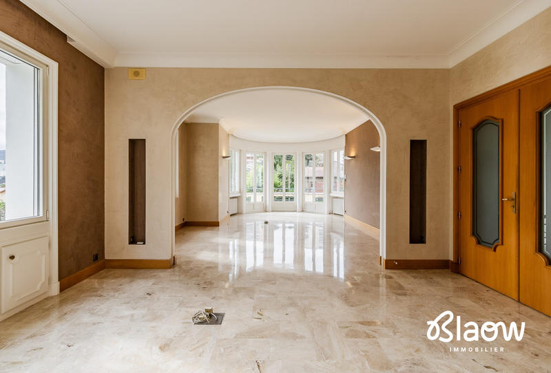 Maison - 450 m² - 10 pièces