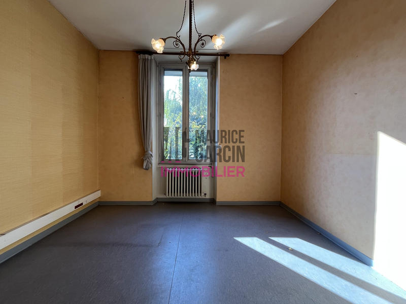 Maison - 239 m² - 7 pièces