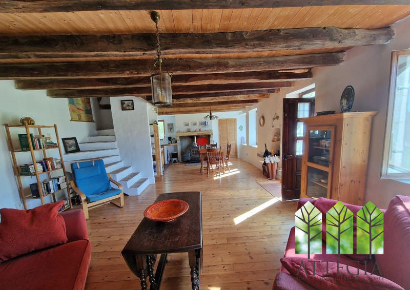 Maison traditionnelle - 151 m² - 7 pièces