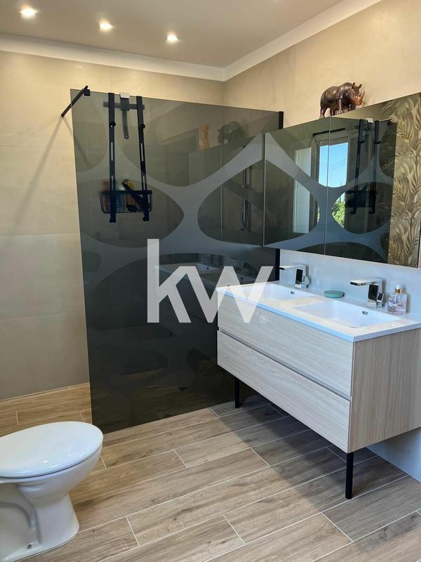 Maison contemporaine - 201 m² - 9 pièces