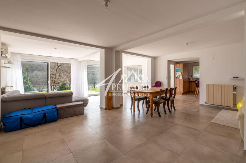 Maison contemporaine - 203 m² - 7 pièces