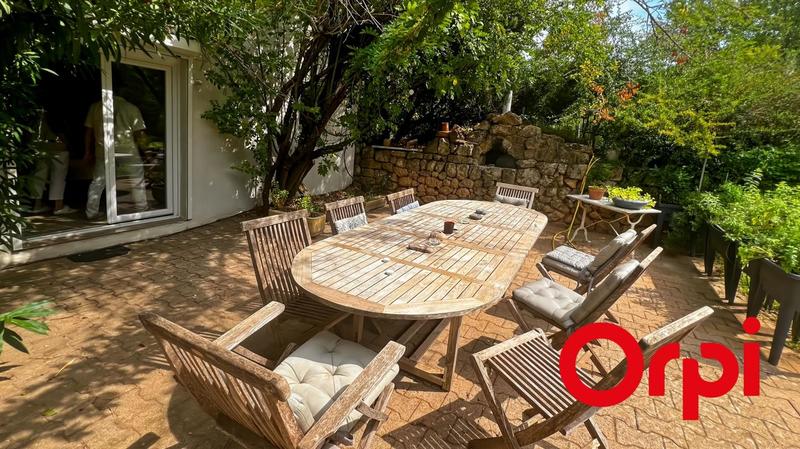 Villa - 223 m² - 8 pièces