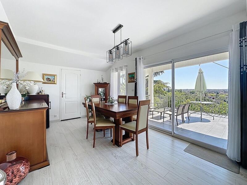 Maison - 96 m² - 5 pièces