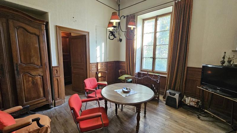 Maison - 640 m² - 12 pièces