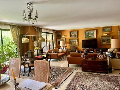 Appartement - 238 m² - 8 pièces